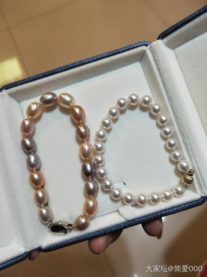 二百的淡水金属色珍珠VS三千的日本akoya海水珠，感觉皮光也不次于海水珠_手链淡水珍珠海水珍珠