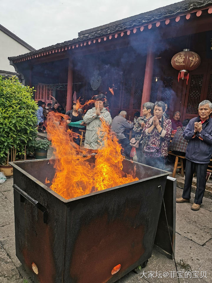 南无大慈大悲观世音菩萨
南无大慈大悲观世音菩萨
南无大慈大悲观世音菩萨