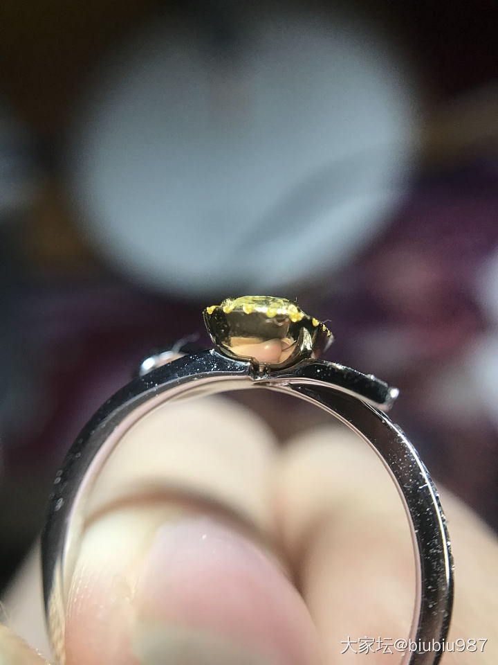 新做的戒指不踏实_戒指彩钻