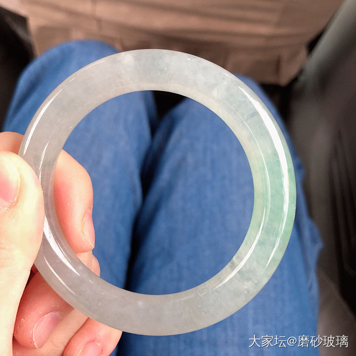 来了来了。那个被连环加价的镯子_手镯翡翠
