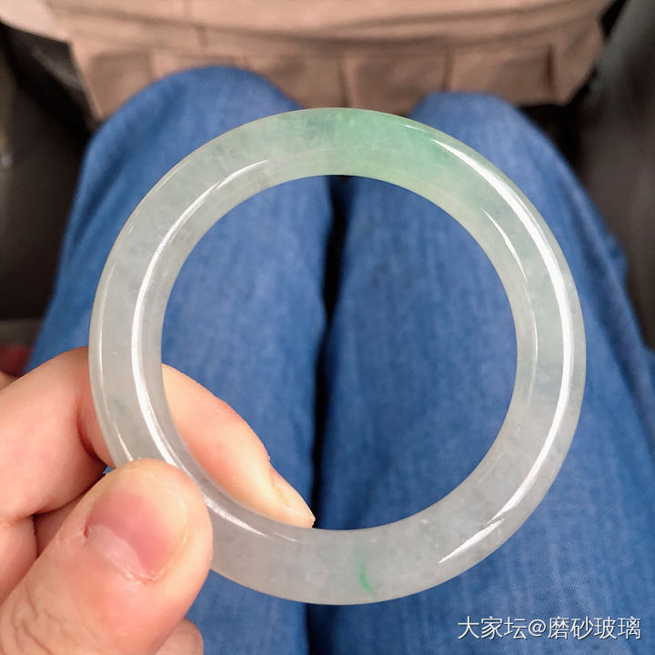 来了来了。那个被连环加价的镯子_手镯翡翠