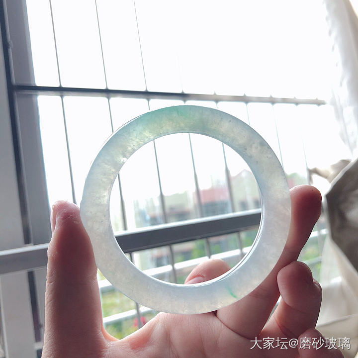 来了来了。那个被连环加价的镯子_手镯翡翠