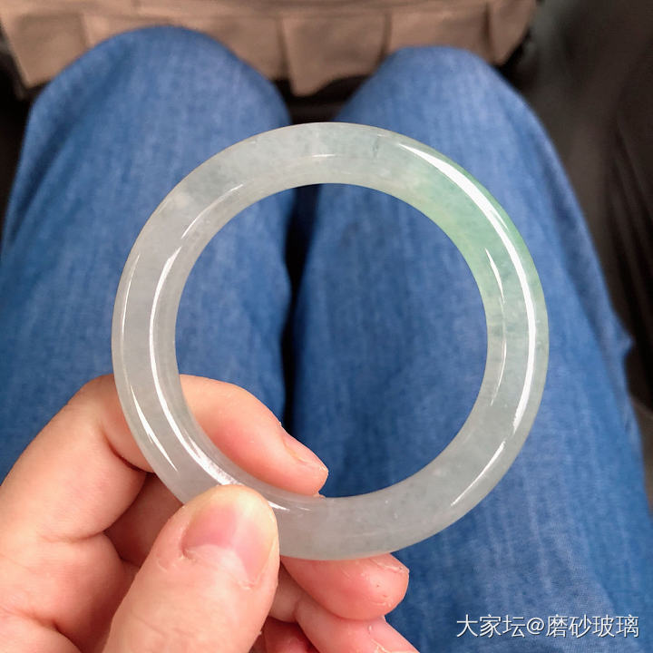 来了来了。那个被连环加价的镯子_手镯翡翠