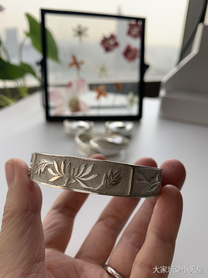 王师傅+门师傅，两位师傅的心血结晶——兔儿的深浮雕“大蝠”～秋日的古典梦。_手镯银
