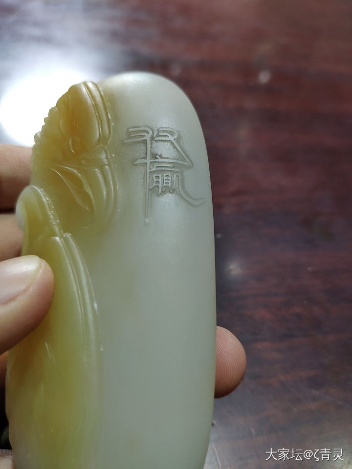 雕刻的两只老鹰，谐音双赢_玉工