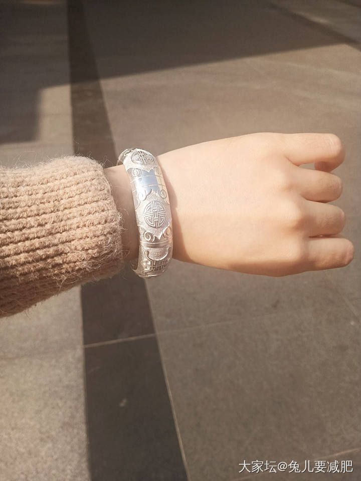 王师傅+门师傅，两位师傅的心血结晶——兔儿的深浮雕“大蝠”～秋日的古典梦。_手镯银