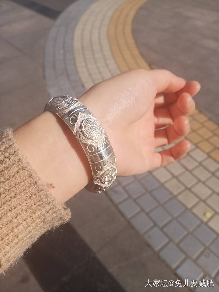 王师傅+门师傅，两位师傅的心血结晶——兔儿的深浮雕“大蝠”～秋日的古典梦。_手镯银