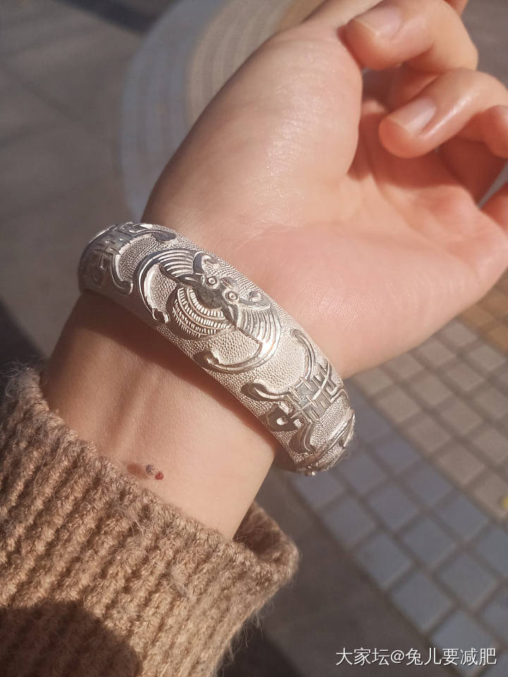 王师傅+门师傅，两位师傅的心血结晶——兔儿的深浮雕“大蝠”～秋日的古典梦。_手镯银