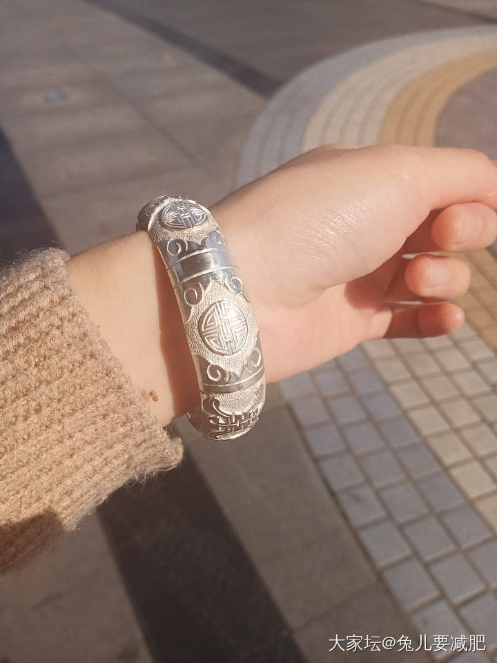 王师傅+门师傅，两位师傅的心血结晶——兔儿的深浮雕“大蝠”～秋日的古典梦。_手镯银