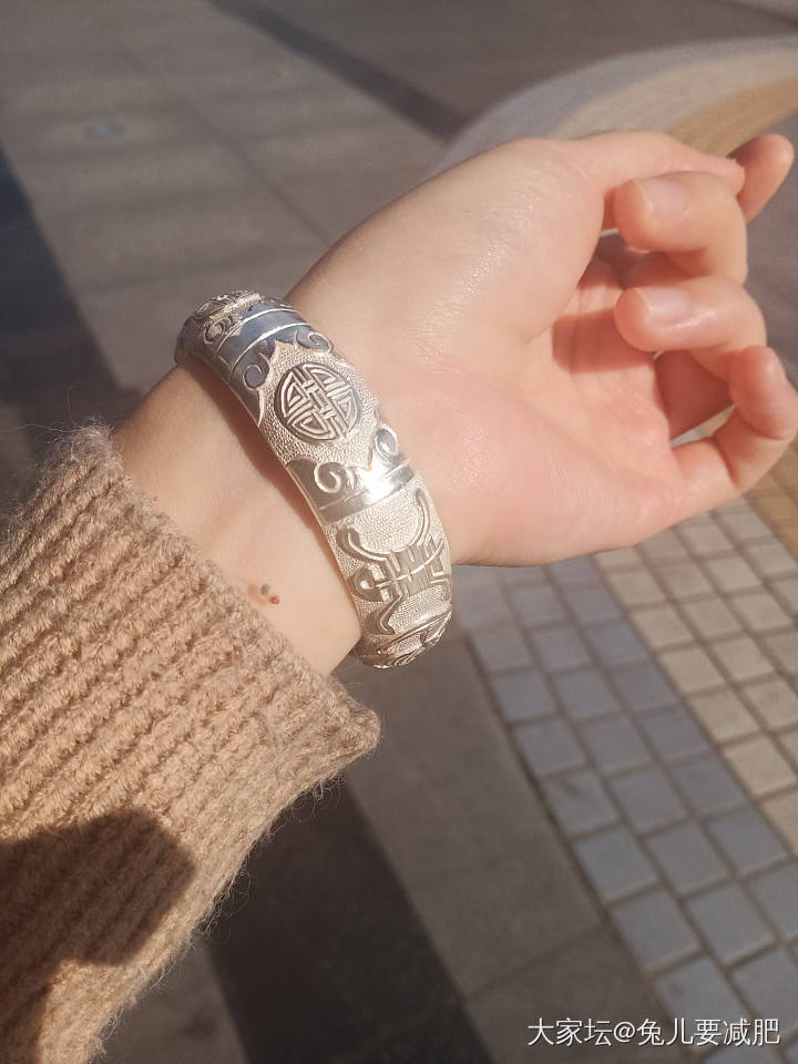 王师傅+门师傅，两位师傅的心血结晶——兔儿的深浮雕“大蝠”～秋日的古典梦。_手镯银