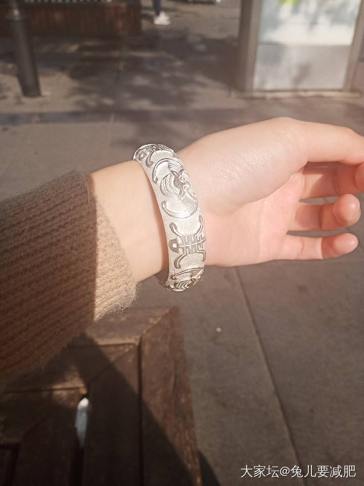 王师傅+门师傅，两位师傅的心血结晶——兔儿的深浮雕“大蝠”～秋日的古典梦。_手镯银