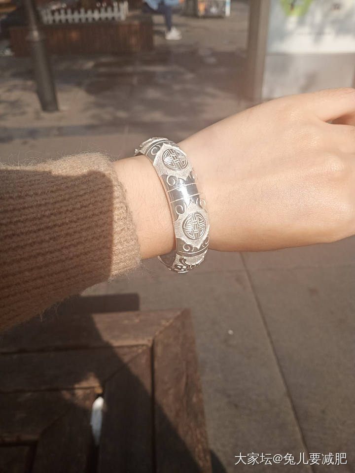 王师傅+门师傅，两位师傅的心血结晶——兔儿的深浮雕“大蝠”～秋日的古典梦。_手镯银