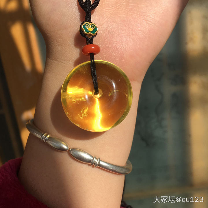 金珀的美，会发光哎_琥珀