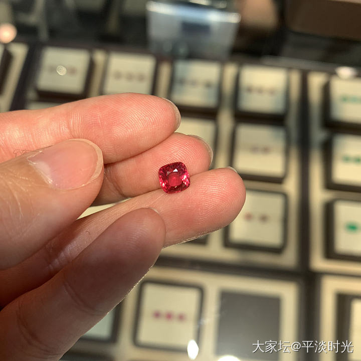 北京珠宝展匆匆一瞥_展会彩色宝石翡翠