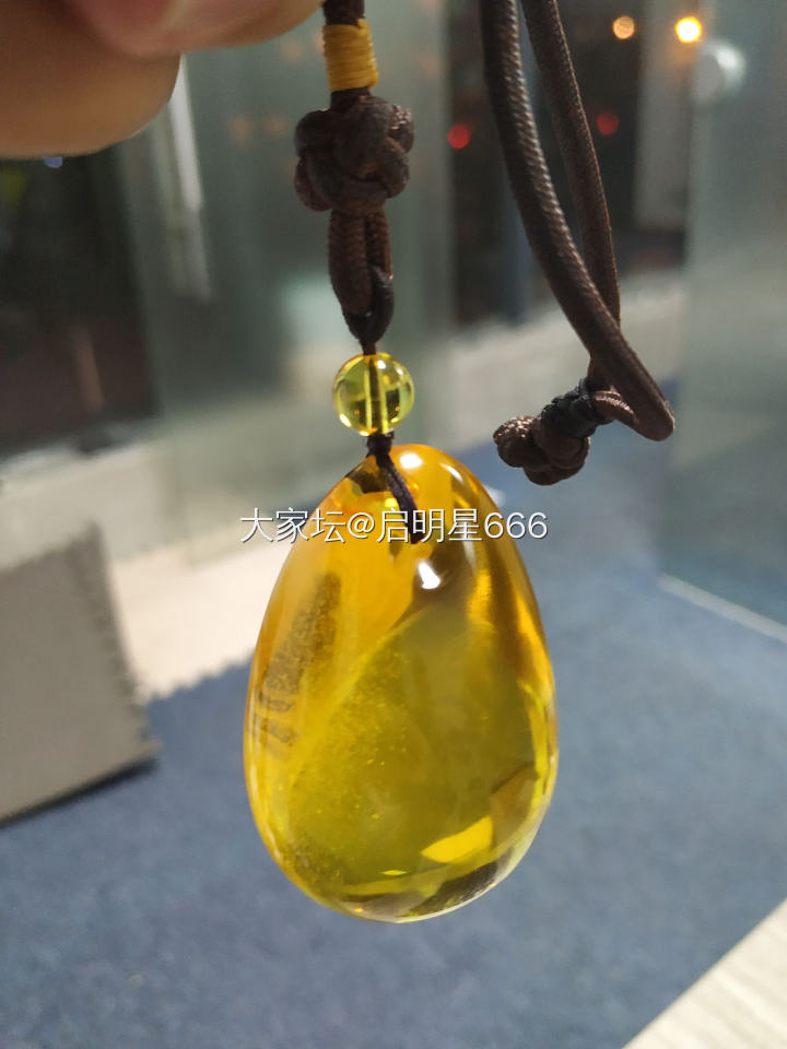 这块蜜蜡，看来这辈子都难以看到它包浆了！_蜜蜡琥珀蜜蜡