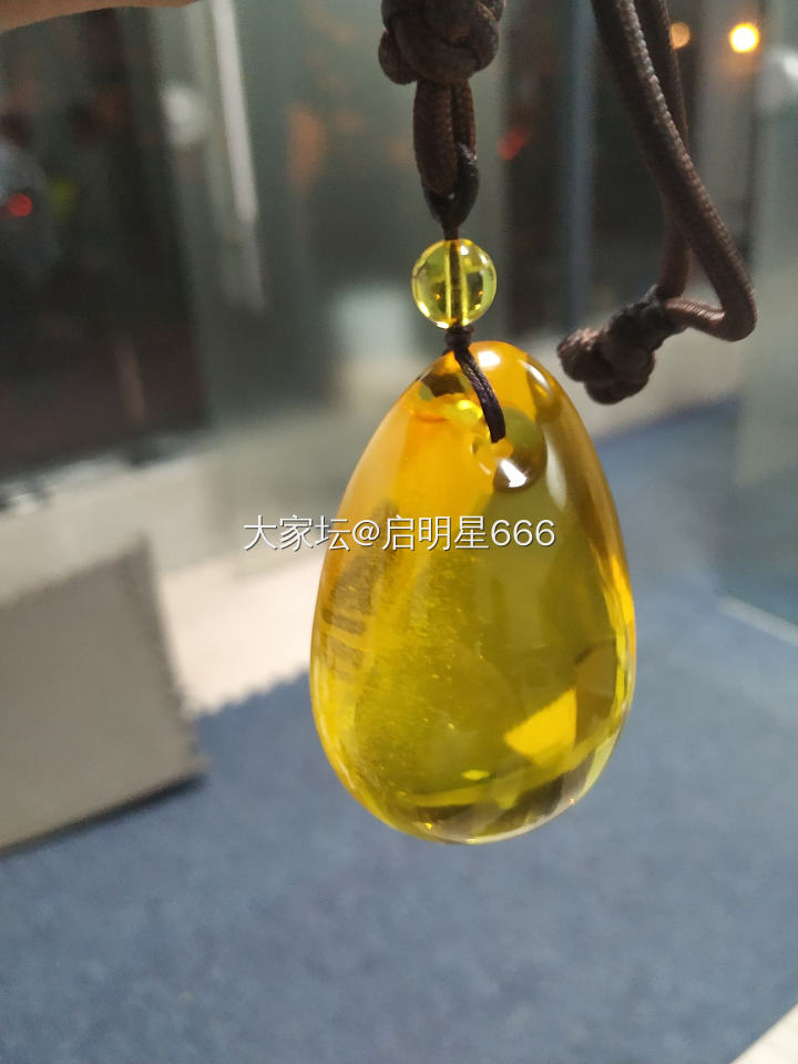 这块蜜蜡，看来这辈子都难以看到它包浆了！_蜜蜡琥珀蜜蜡