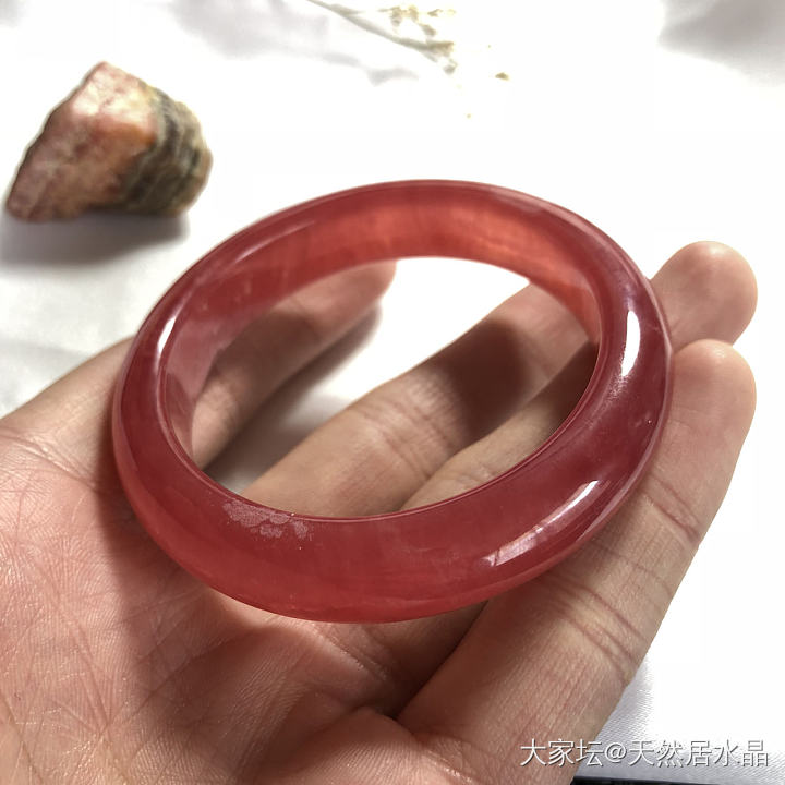 阿根廷红纹石手镯能招来爱情运：_红纹石