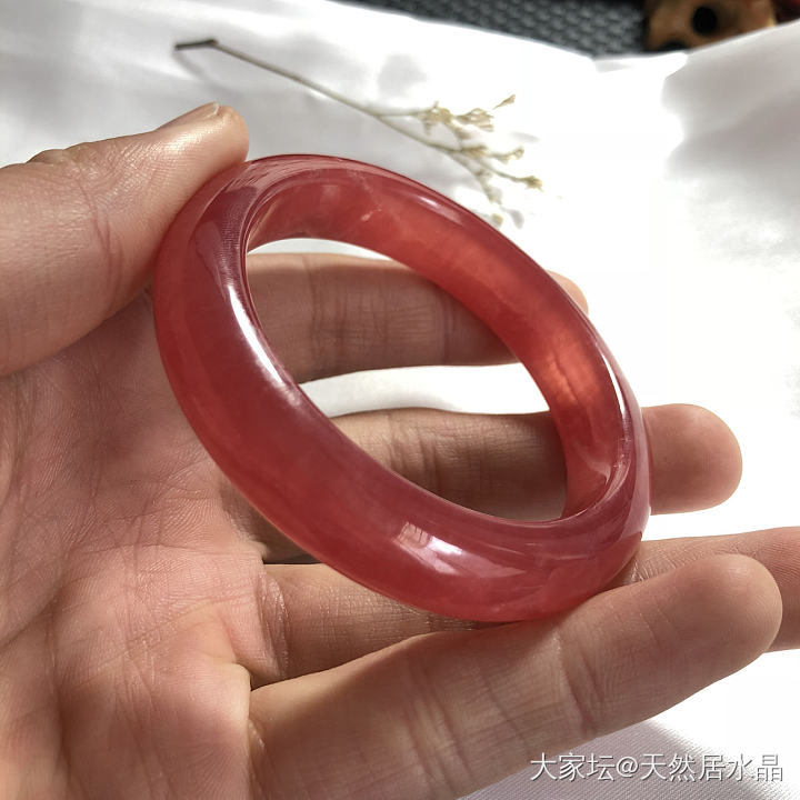 阿根廷红纹石手镯能招来爱情运：_红纹石