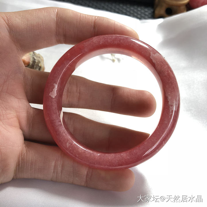 阿根廷红纹石手镯能招来爱情运：_红纹石