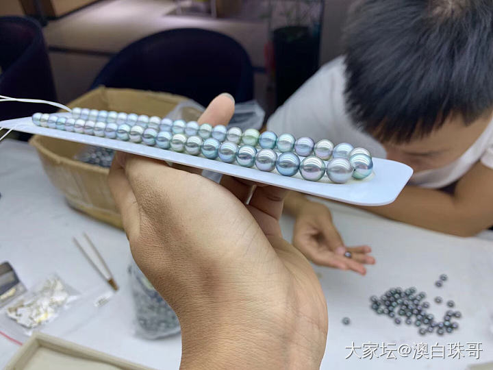 翻相册翻出了之前排出来的混彩灰珠项链_海水珍珠