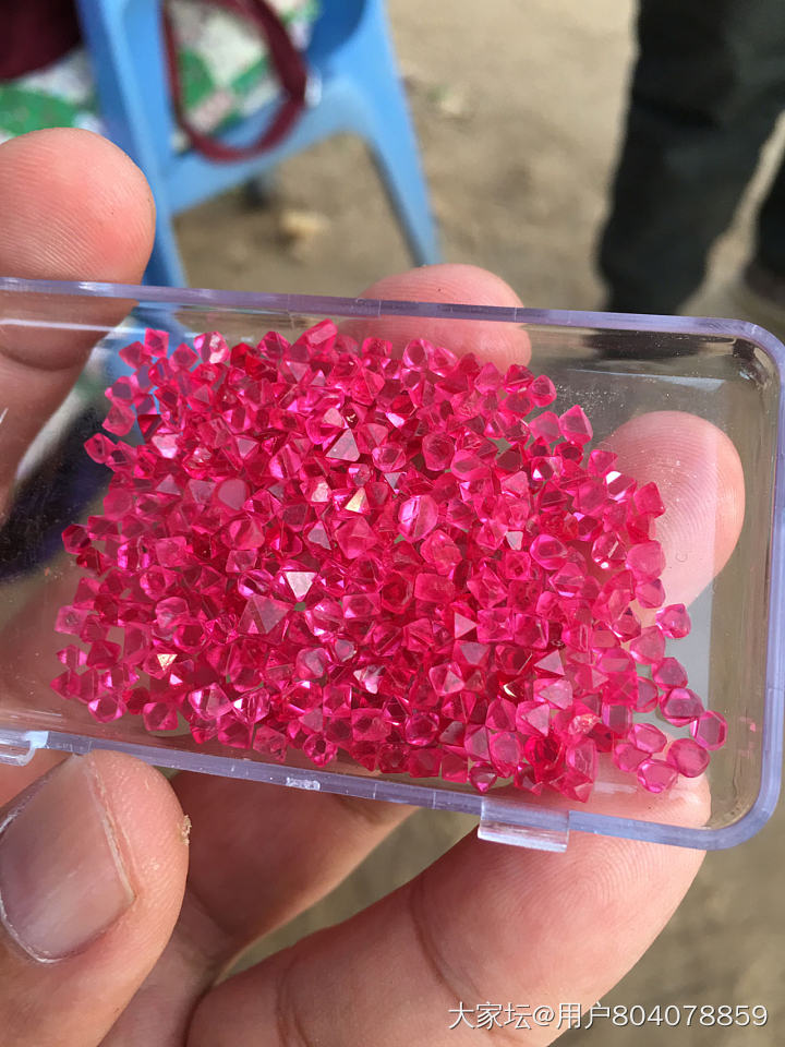 85克拉缅甸曼辛尖晶石八面体，热粉色，超强荧光，颗颗干净体，整手2w_尖晶石