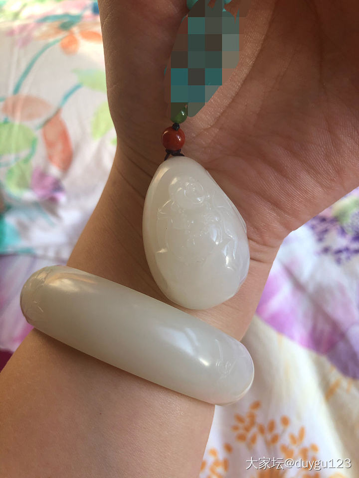 冬天最适合盘玉_挂件手镯和田玉