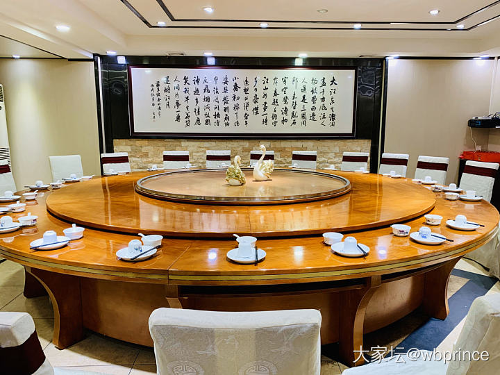 躲在桌底拍镯子_手镯和田玉