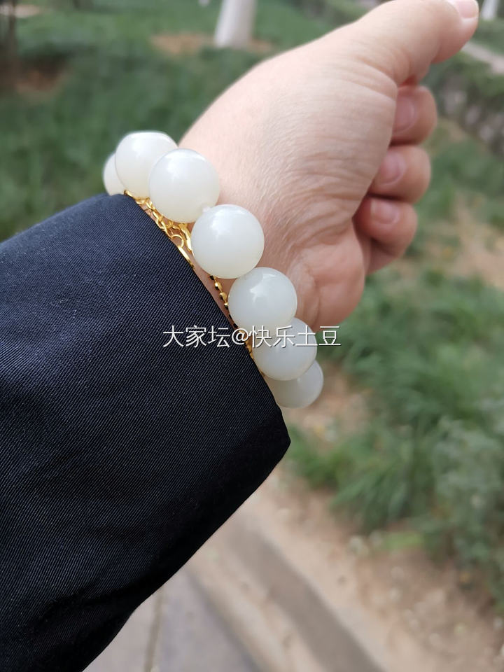 新欢穿好啦……_珠串和田玉