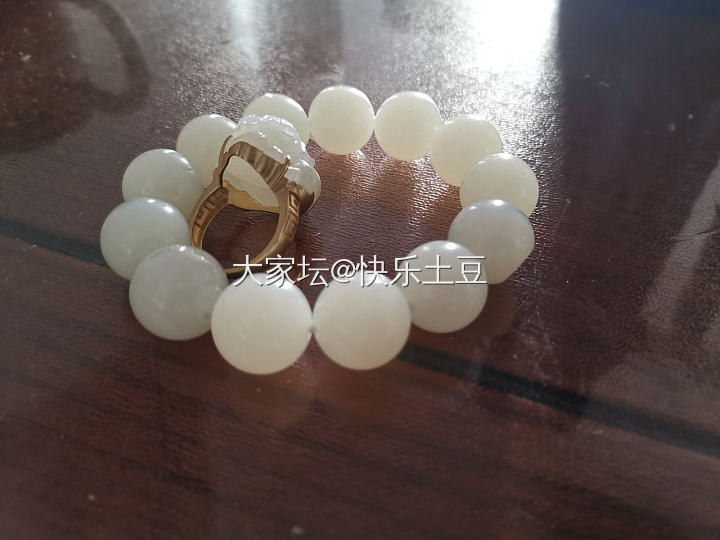 新欢穿好啦……_珠串和田玉