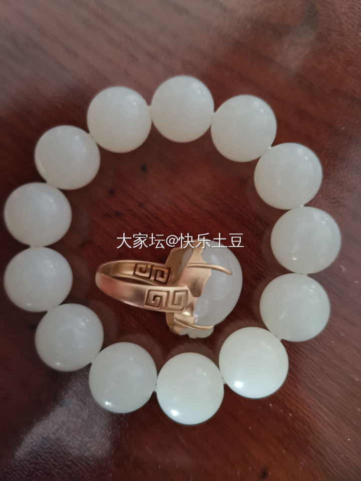 新欢穿好啦……_珠串和田玉