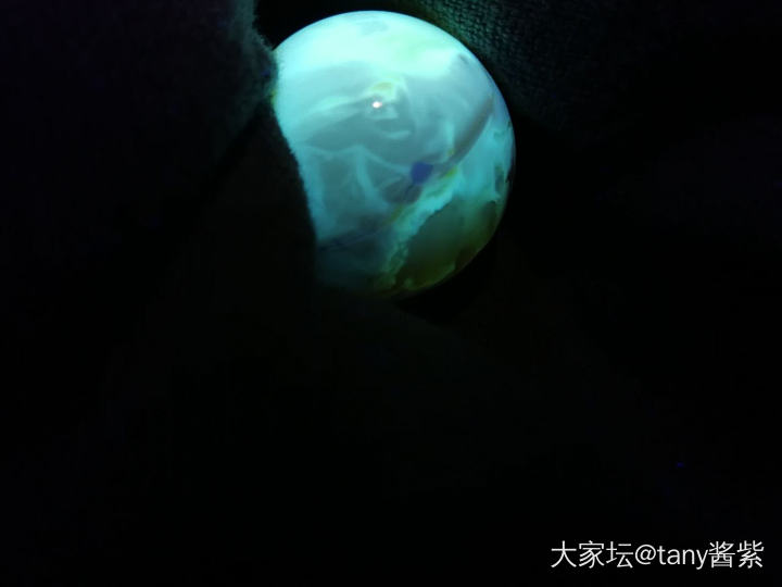 蜜蜡紫色的这里是补胶嘛？_蜜蜡