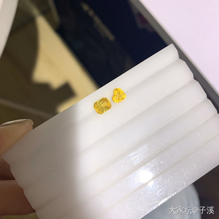 我可爱的金丝雀儿呀_彩色宝石