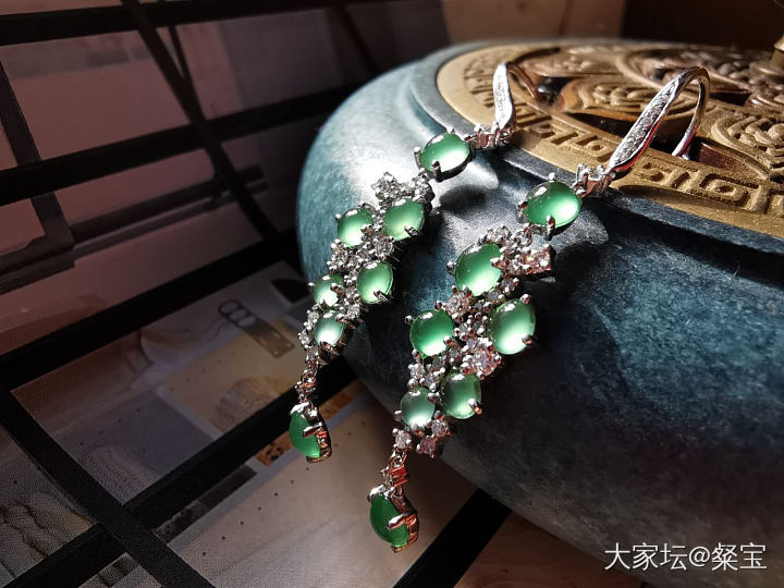 难得冬日暖阳☀️晒一组小荧光_耳坠翡翠