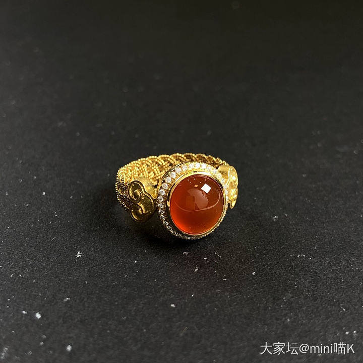求南红戒指镶嵌款式_彩色宝石