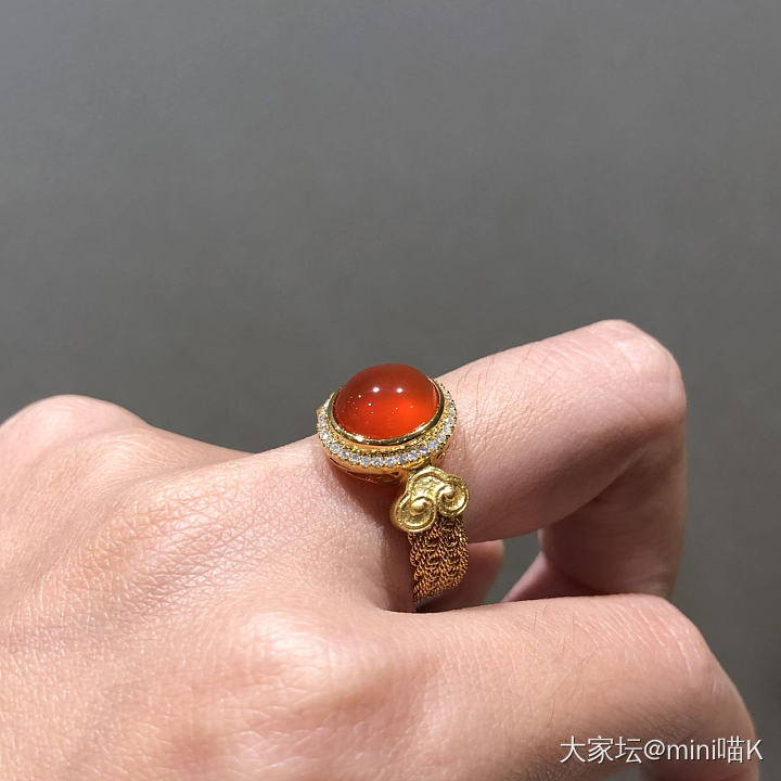 求南红戒指镶嵌款式_彩色宝石