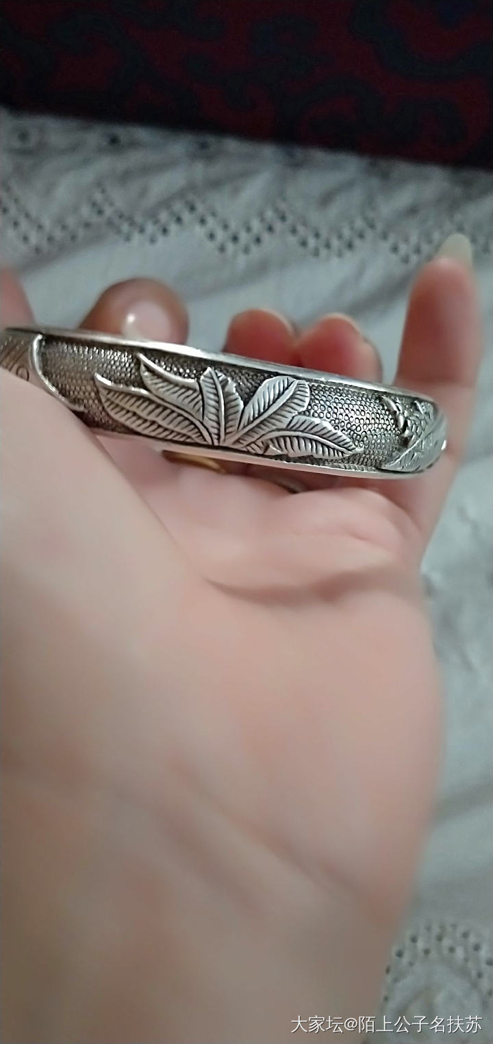 深深的被浮雕的银镯吸引！坛友们请甩图过来，点燃我前进的灯塔！_手镯银