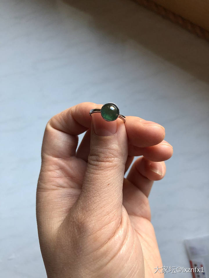 翡翠—想知道老蓝水和天空蓝的翡翠实际佩戴效果_吊坠翡翠