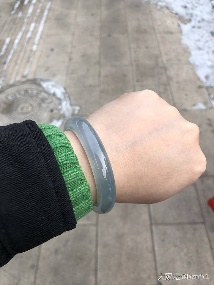 翡翠—想知道老蓝水和天空蓝的翡翠实际佩戴效果_吊坠翡翠