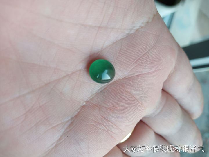 翡翠—想知道老蓝水和天空蓝的翡翠实际佩戴效果_吊坠翡翠
