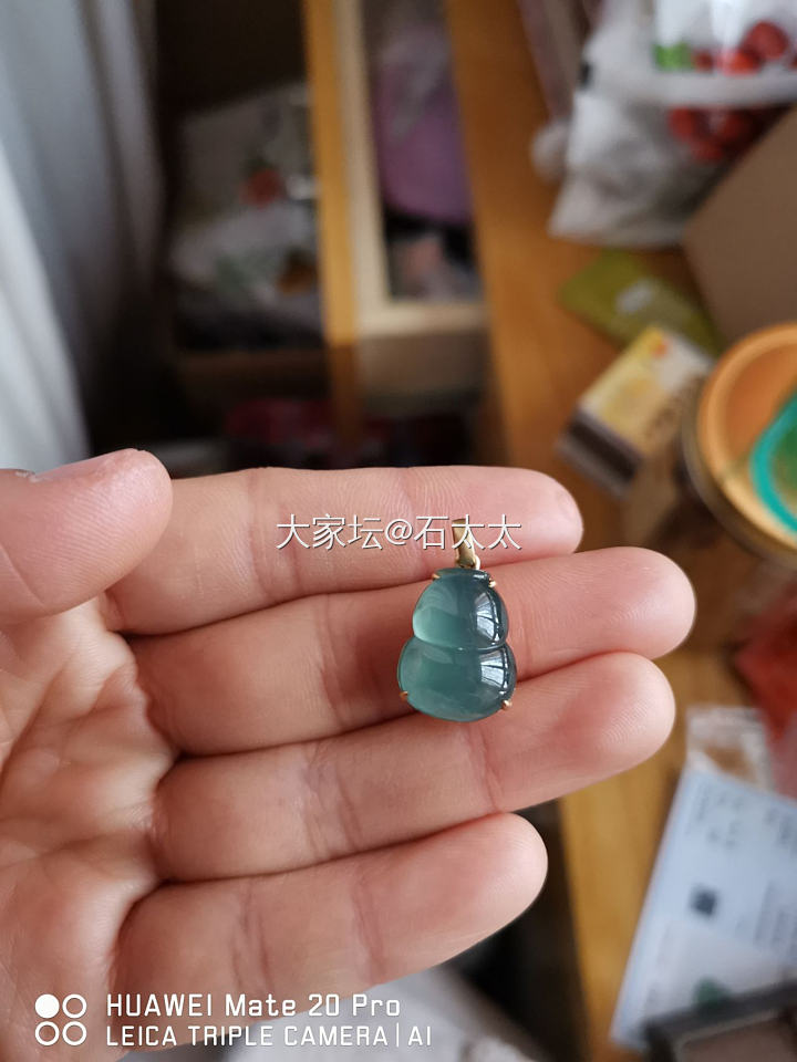 翡翠—想知道老蓝水和天空蓝的翡翠实际佩戴效果_吊坠翡翠