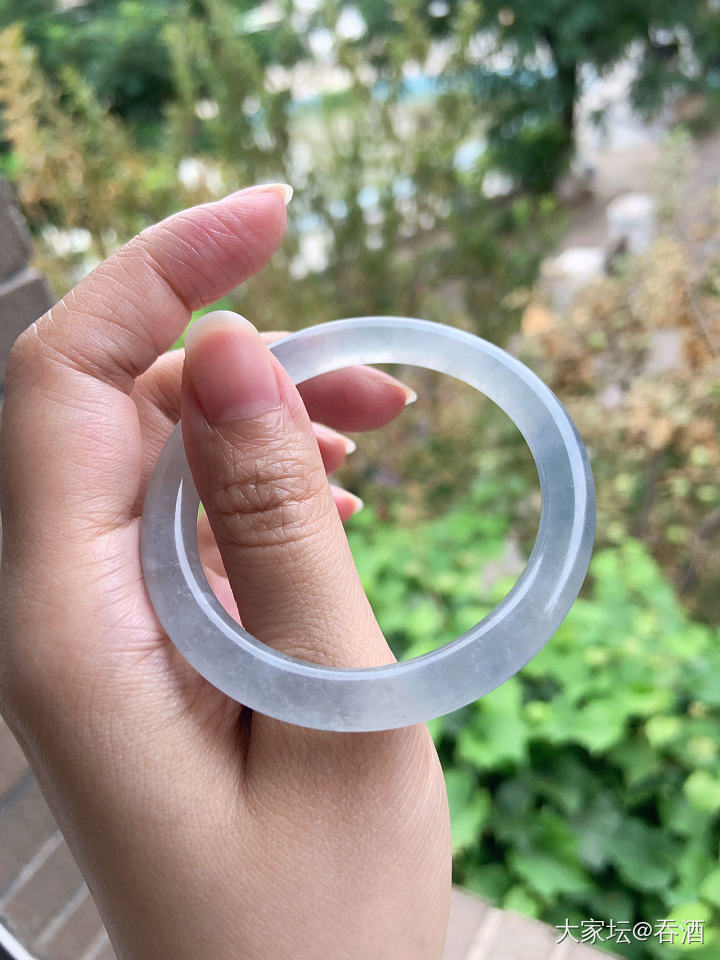 翡翠—想知道老蓝水和天空蓝的翡翠实际佩戴效果_吊坠翡翠