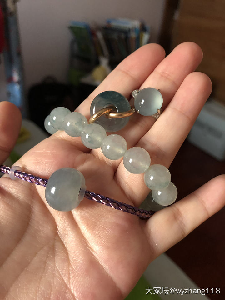 翡翠—想知道老蓝水和天空蓝的翡翠实际佩戴效果_吊坠翡翠