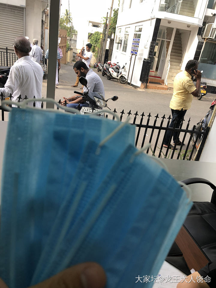 从山上回到海边赶宝石大集市。同一酒店遇见斯里兰卡穆斯林结婚，可惜没拍到新郎新娘，..._集散地