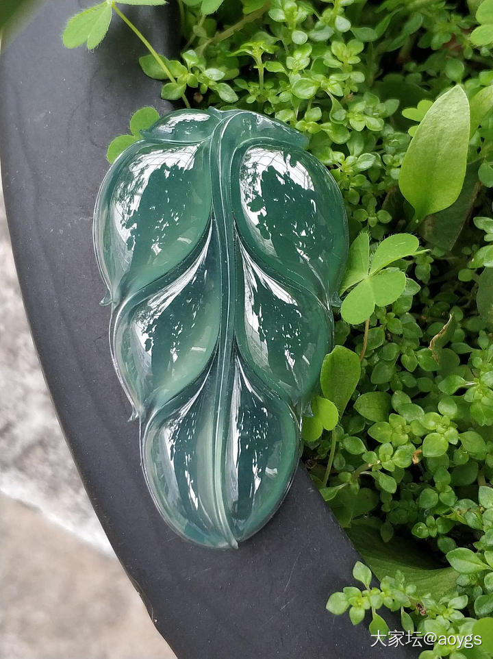 翡翠—想知道老蓝水和天空蓝的翡翠实际佩戴效果_吊坠翡翠