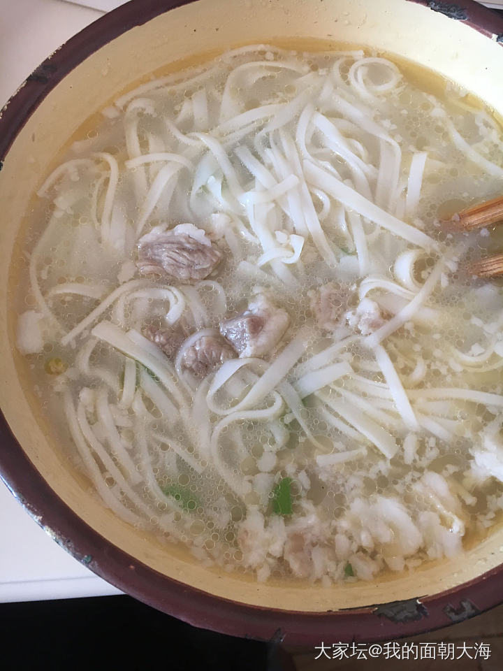 一个月子下来喜欢上了羊肉汤，平时只吃羊肉串，这会真觉得这汤才是最美味的_美食
