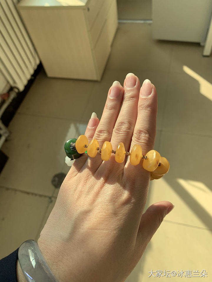 抓拍同事戴的，感觉很别致_珠串蜜蜡