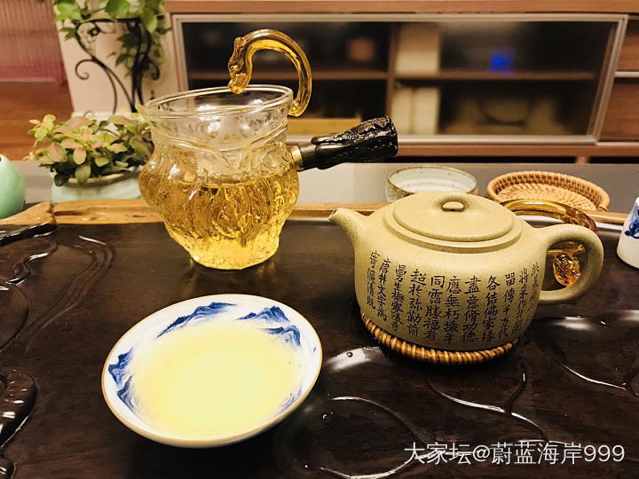 姐妹们都上班了吗？在家实在无聊，来一泡文革茶砖，有没有和我一样爱茶的姐妹？一起聊..._茶道