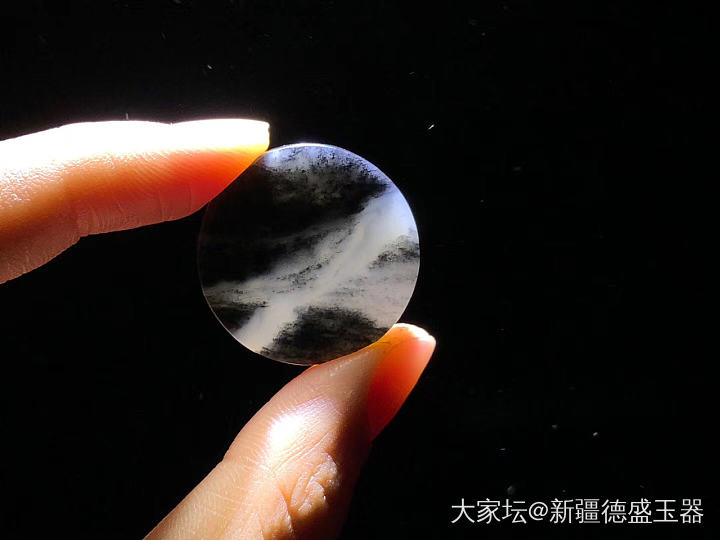 是不是快解放了？_手链吊坠和田玉