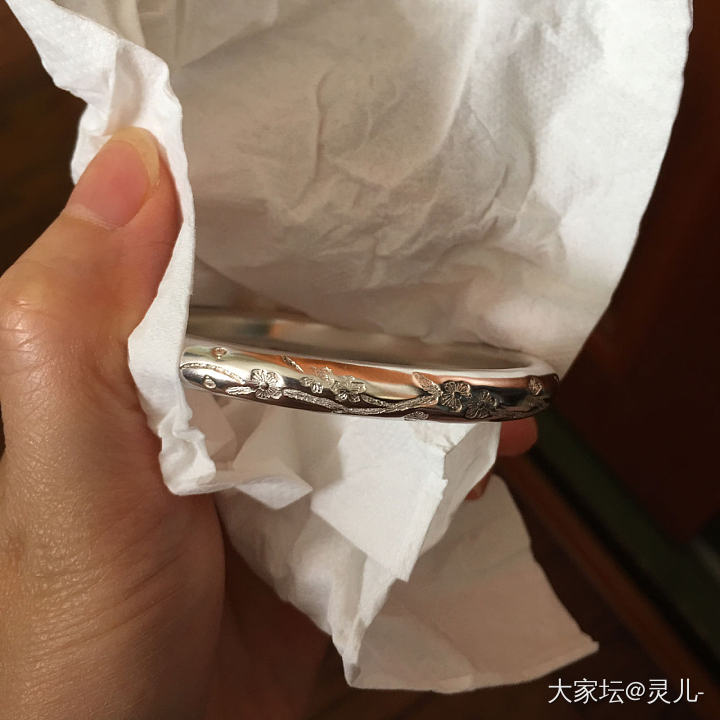 小珍银镯砸花浅了正常吗_手镯银