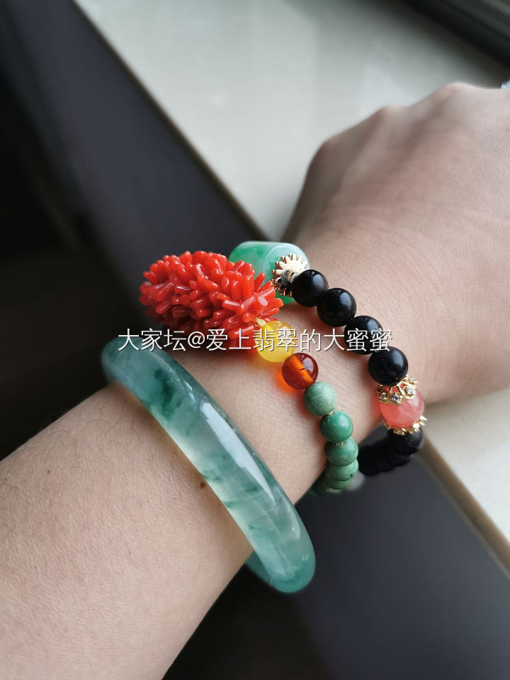 红红绿绿嘿哈_手饰翡翠珊瑚